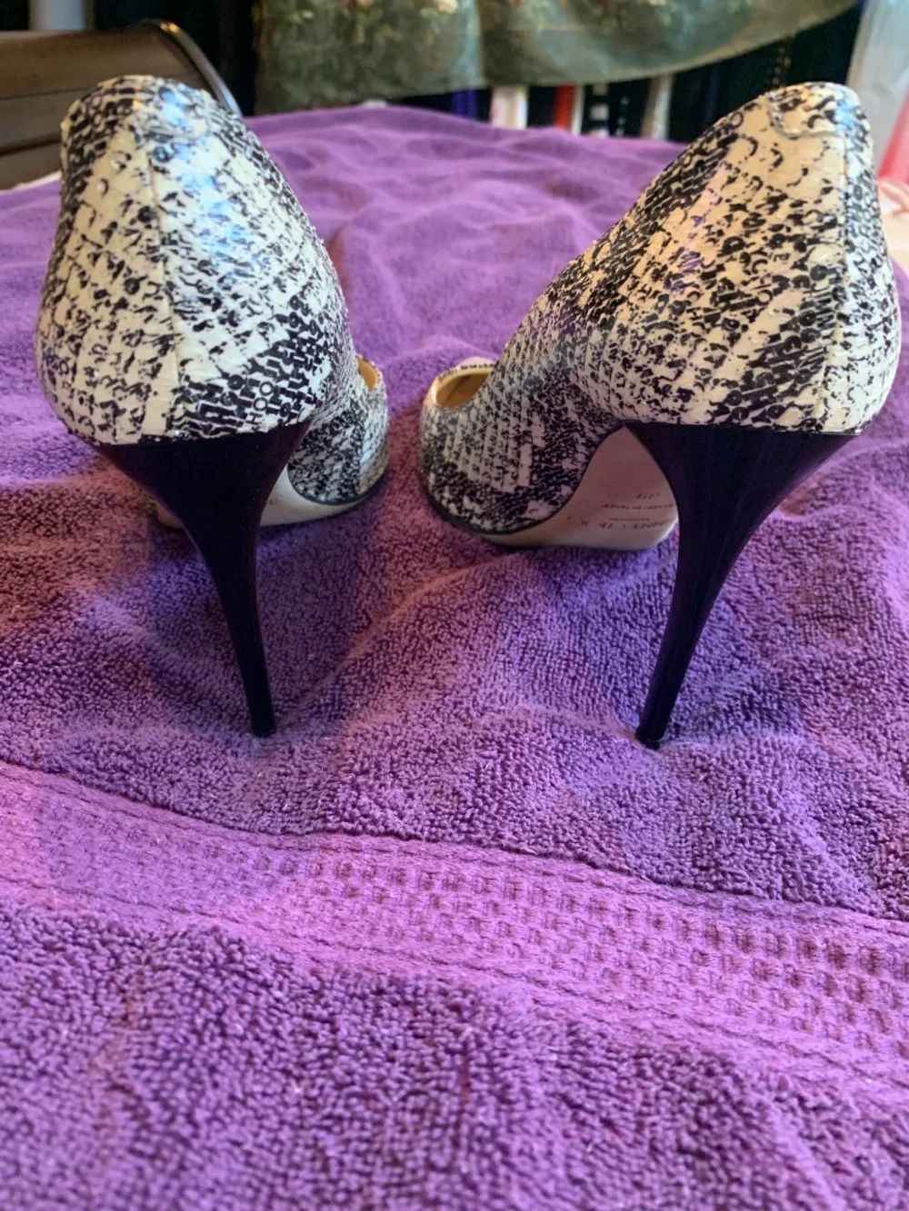 Jimmy Choo Cream/Black Snakeprint/Leather Pumps sz 39